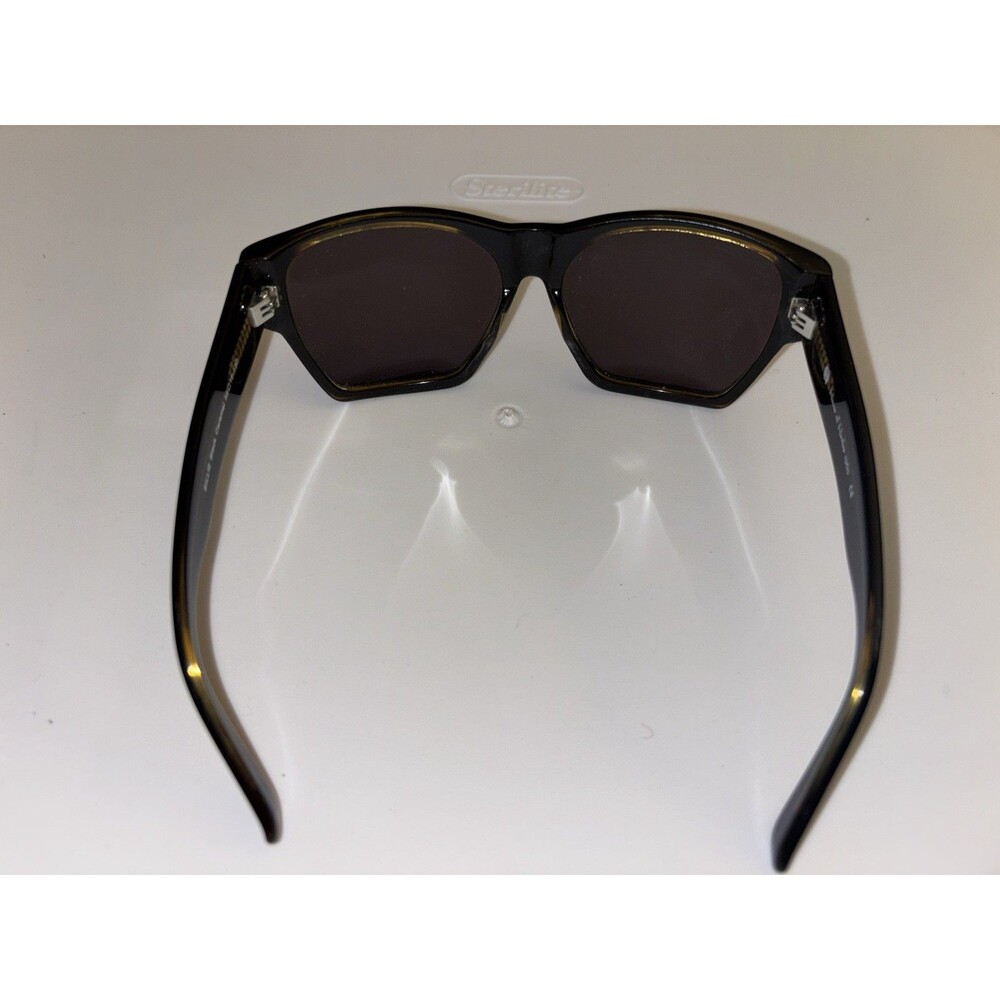 House Of Harlow Sunglasses Billie Black Caramel Model